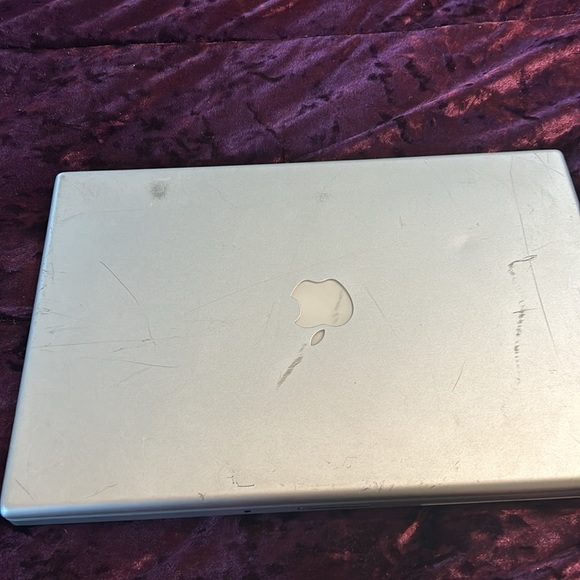 Lot of Apple Products PARTS ONLY 4 MacBooks , 4 chargers, 2 old iPhones - Picture 13 of 16